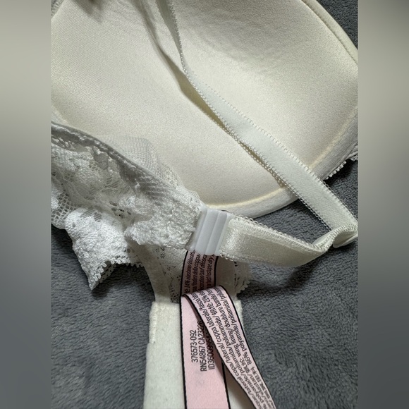 Victorias Secrete White Lace Push Bra and Pantie - Picture 2 of 12